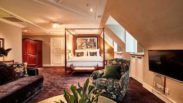 Xtra Large | 1 bedroom, premium bedding, down comforters, pillowtop beds