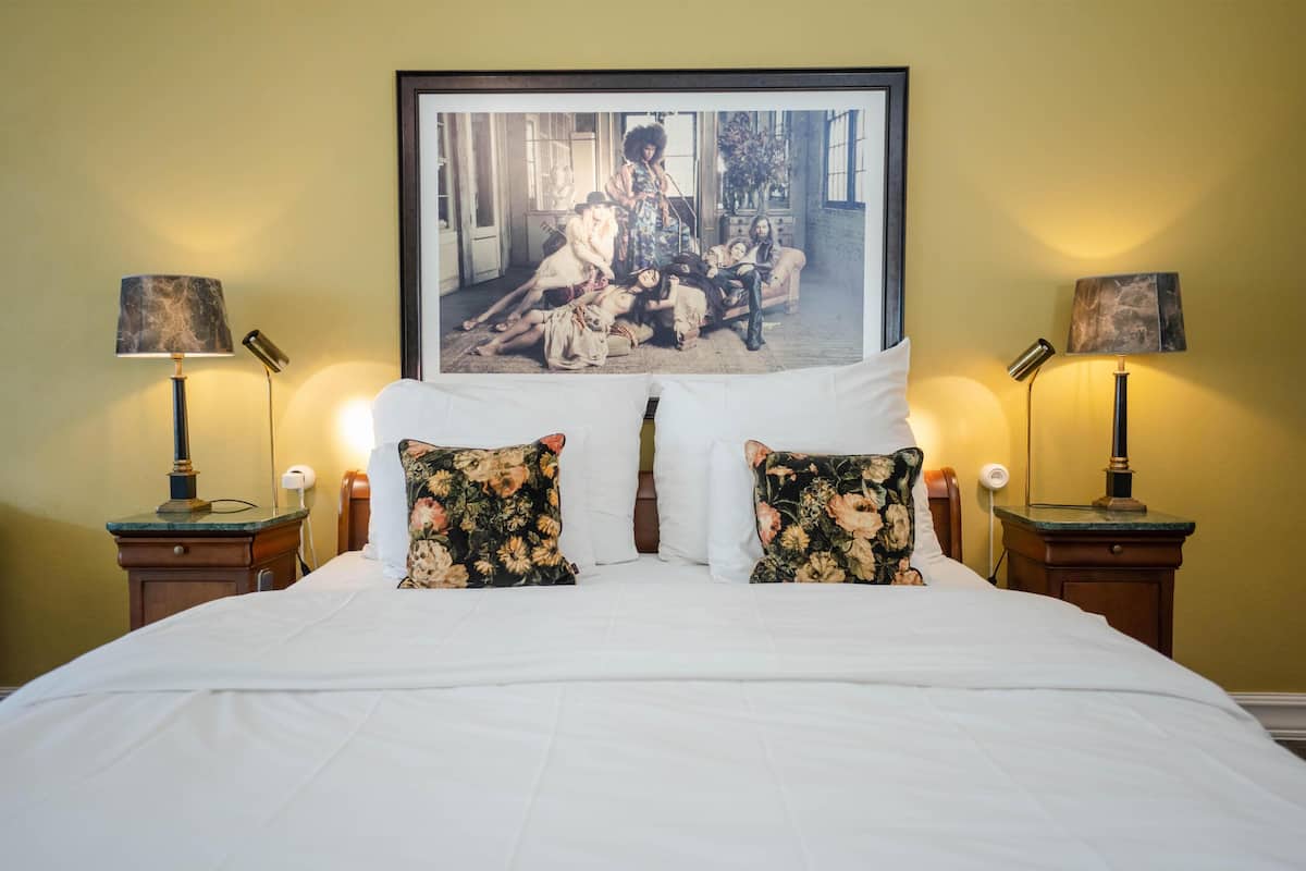 Premium bedding, down duvets, pillow-top beds, minibar