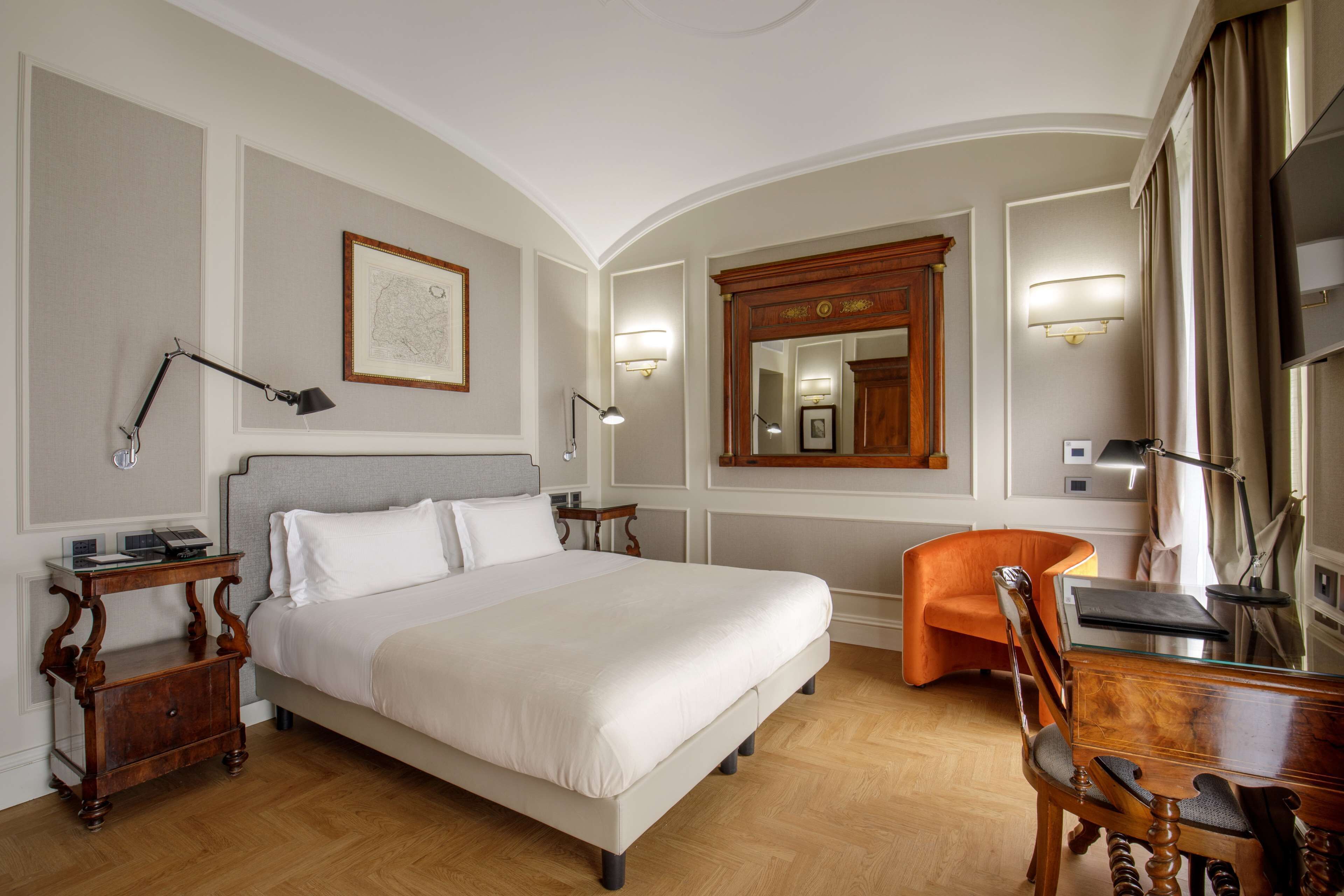 Camera Comfort, 1 letto queen, non fumatori | Copriletto in piuma, materassi a doppio strato, una cassaforte in camera