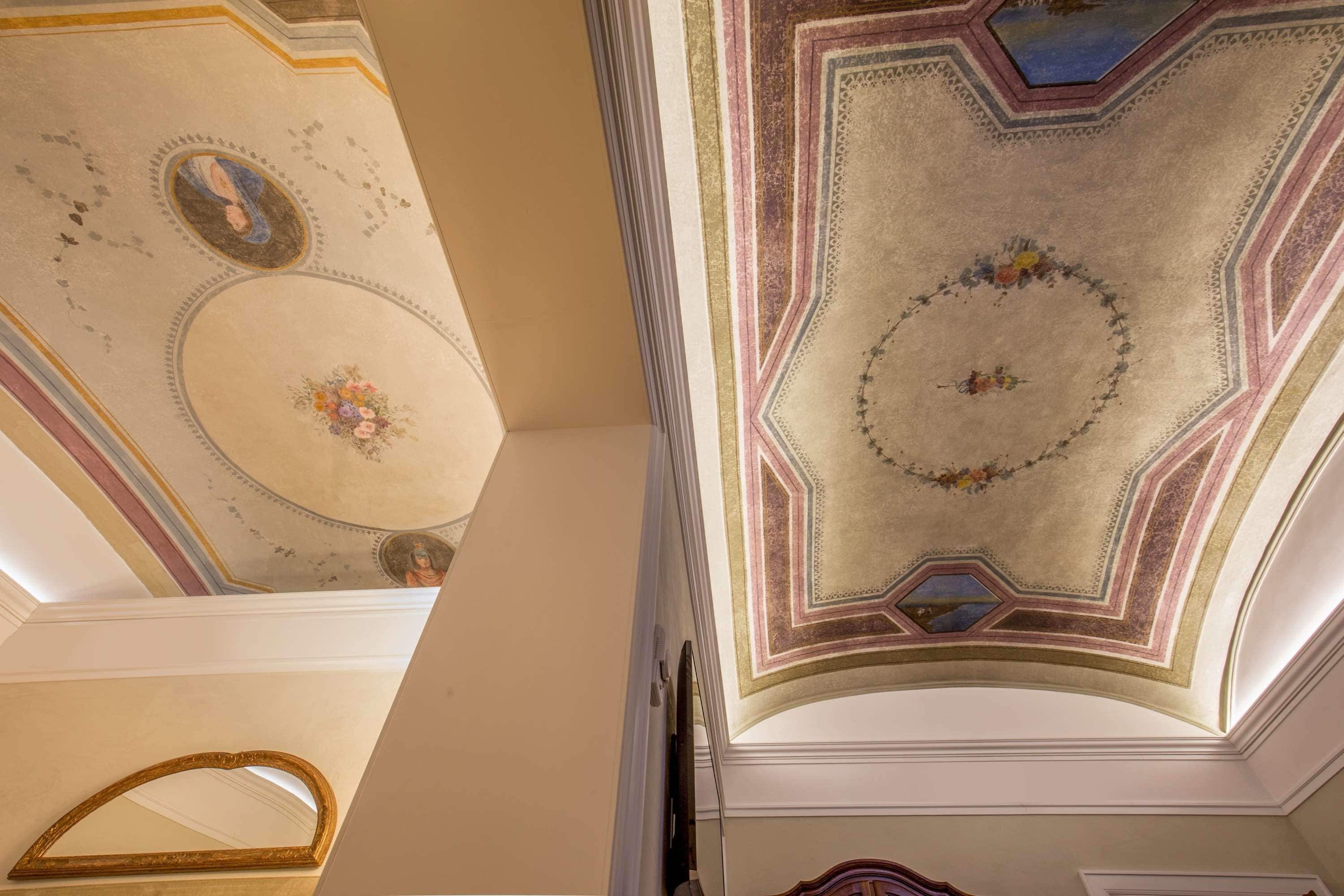 junior suite, 1 king bed, non smoking | 1 bedroom, down duvets, pillow-top beds, in-room safe