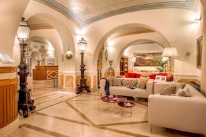 Lobby lounge