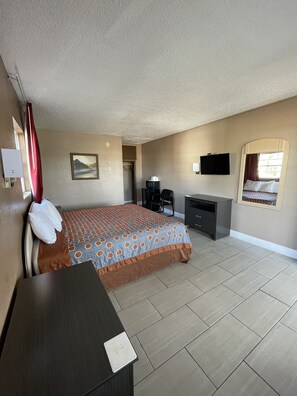Economy Single Room, 1 Bedroom | 1 bedroom, blackout drapes, soundproofing, free WiFi