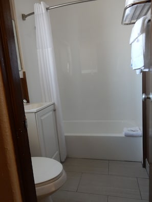 Bathroom - Sunset Inn (St. Augustine)
