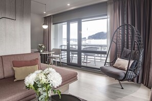 Suite (Norge) | Minibar, in-room safe, desk, blackout curtains - Hotel Norge by Scandic (Bergen)