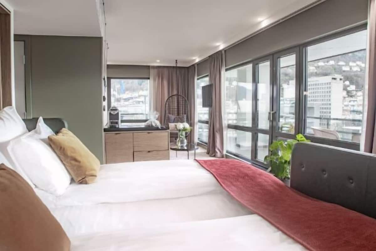 Minibar, in-room safe, desk, blackout curtains