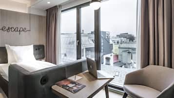 Cozy Single Room | Minibar, in-room safe, desk, blackout drapes