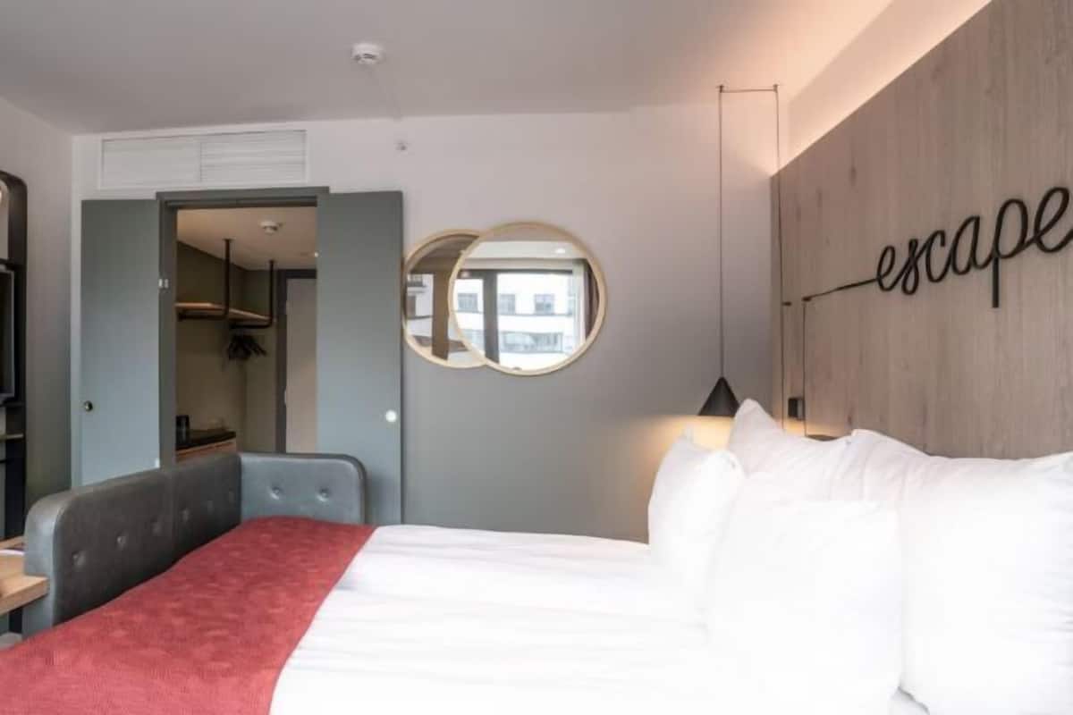 Minibar, in-room safe, desk, blackout curtains