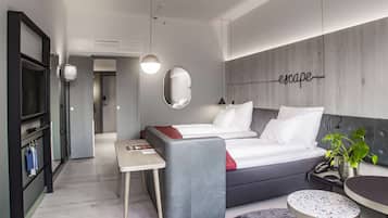 Minibar, caja de seguridad en la habitación y escritorio