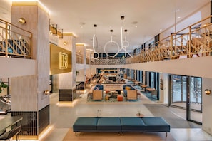2 restaurants, breakfast, lunch, dinner served; international cuisine