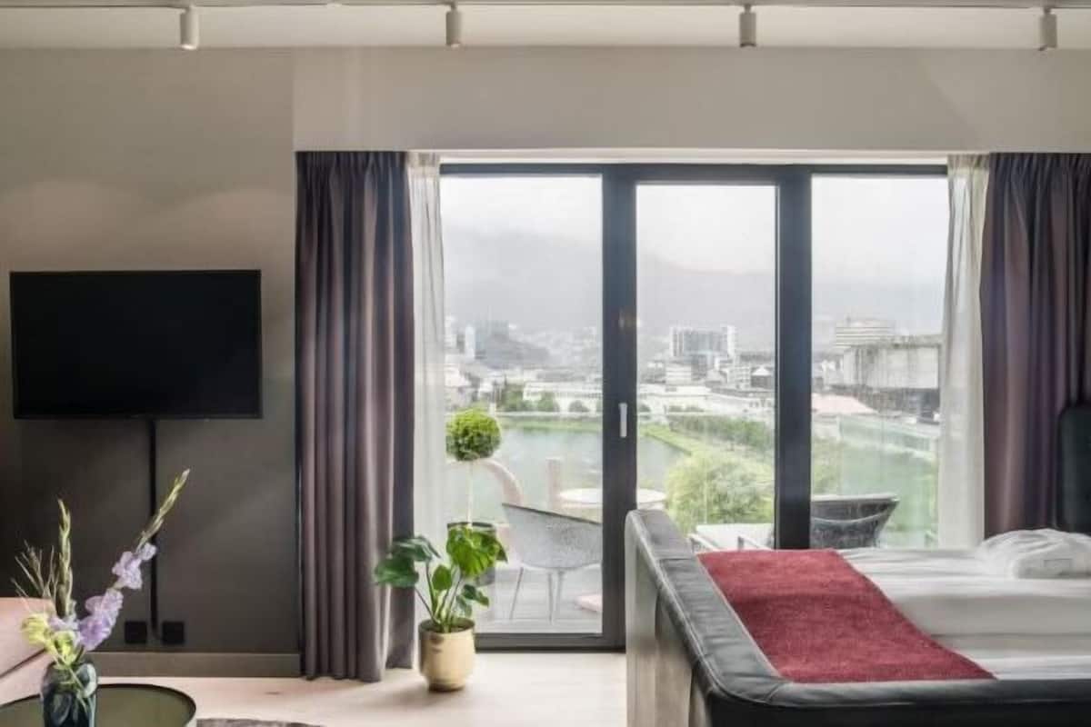 Minibar, in-room safe, desk, blackout curtains