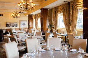 2 restauranter, frokost serveres