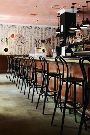 Serves lunch, dinner, and happy hour - The Hotel Windsor (Melbourne)