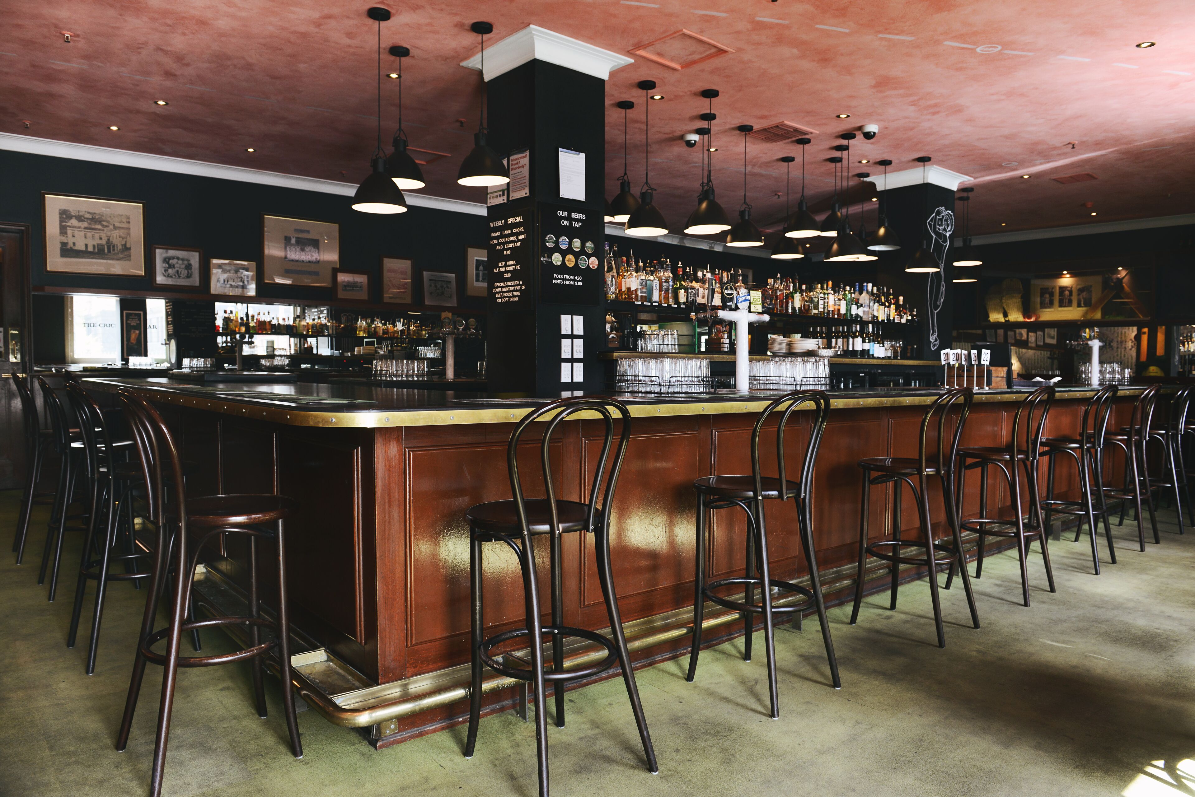 serves lunch, dinner and happy hour