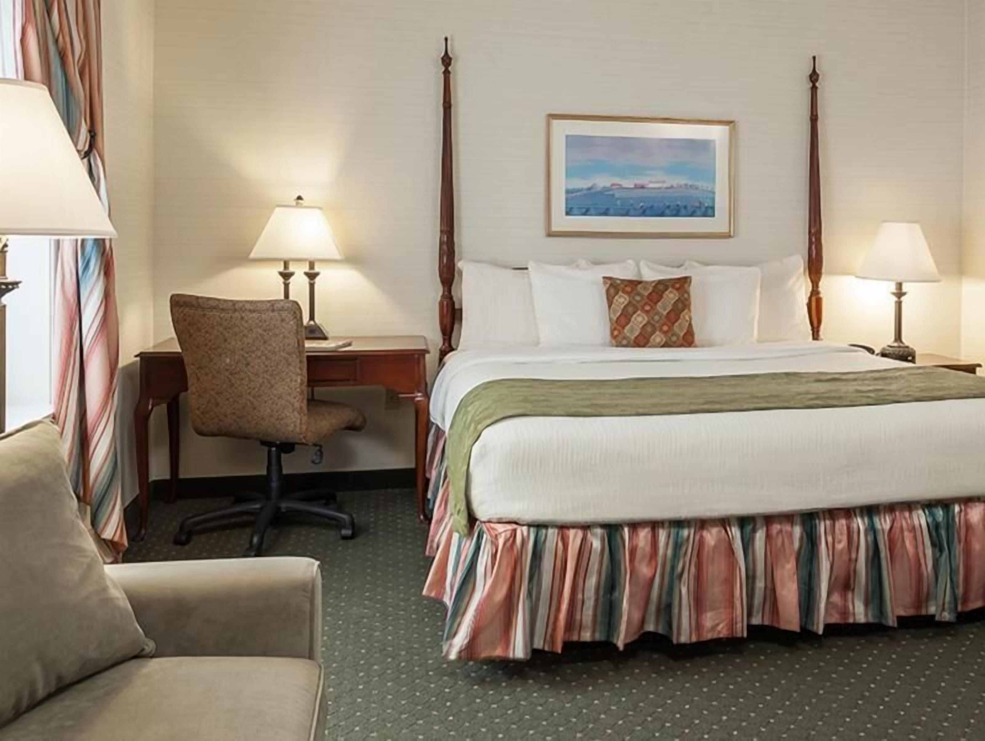 Premium bedding, in-room safe, desk, laptop workspace