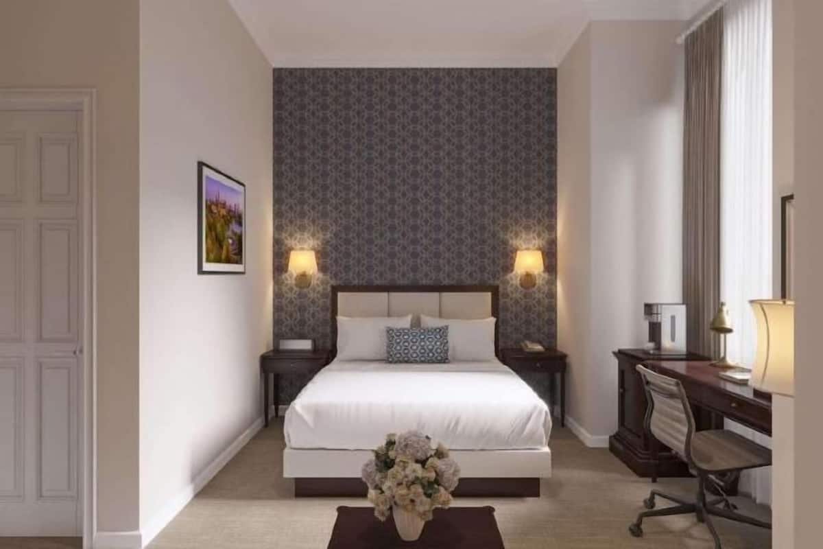 Premium bedding, in-room safe, desk, laptop workspace