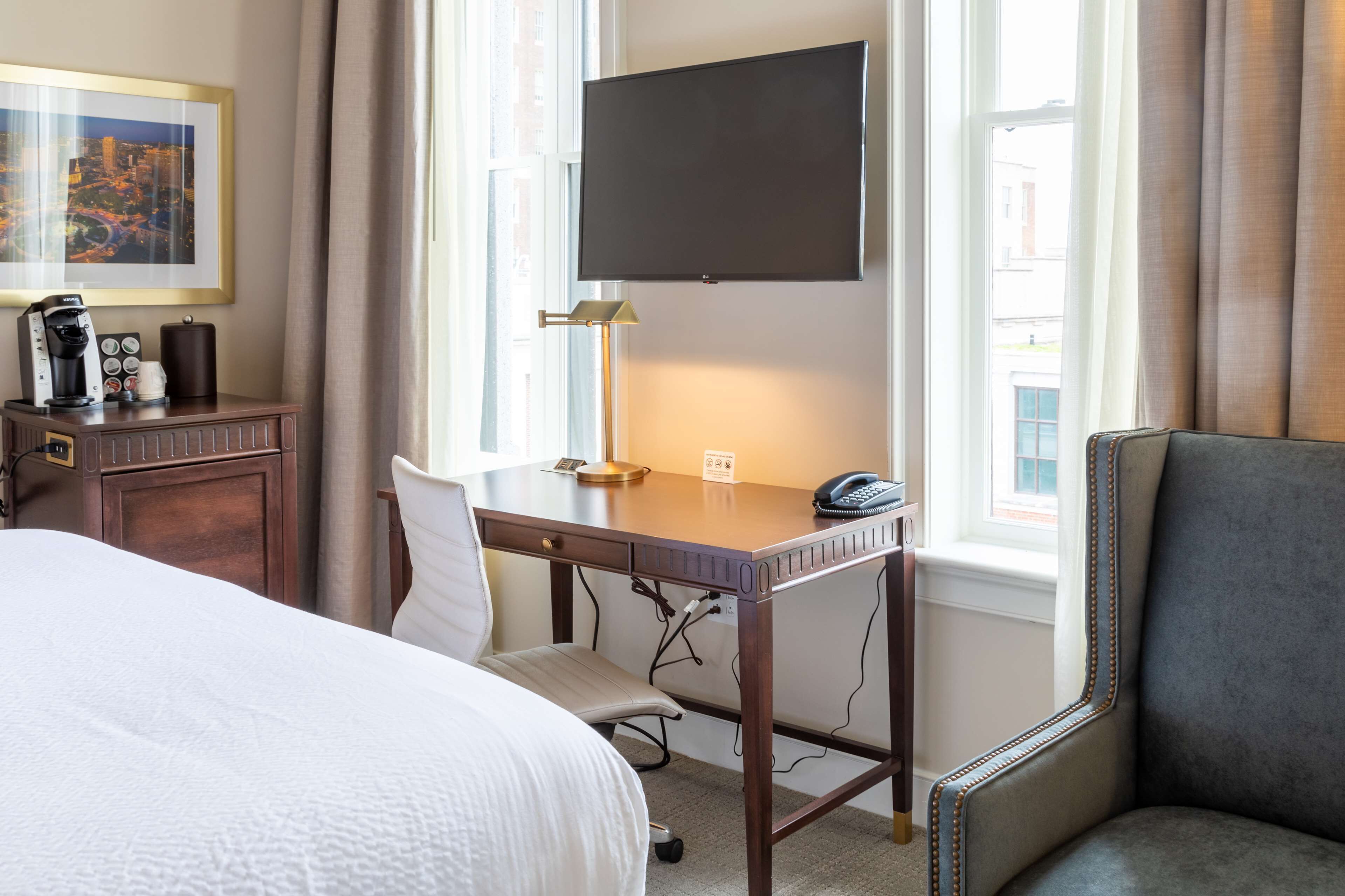 premium bedding, in-room safe, desk, laptop workspace