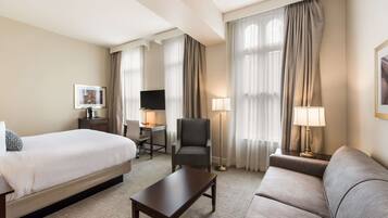 標準客房, 1 張特大雙人床, 無障礙, 非吸煙房 (Queen sofabed) | 高級寢具、客房內保險箱、書桌、筆電工作空間