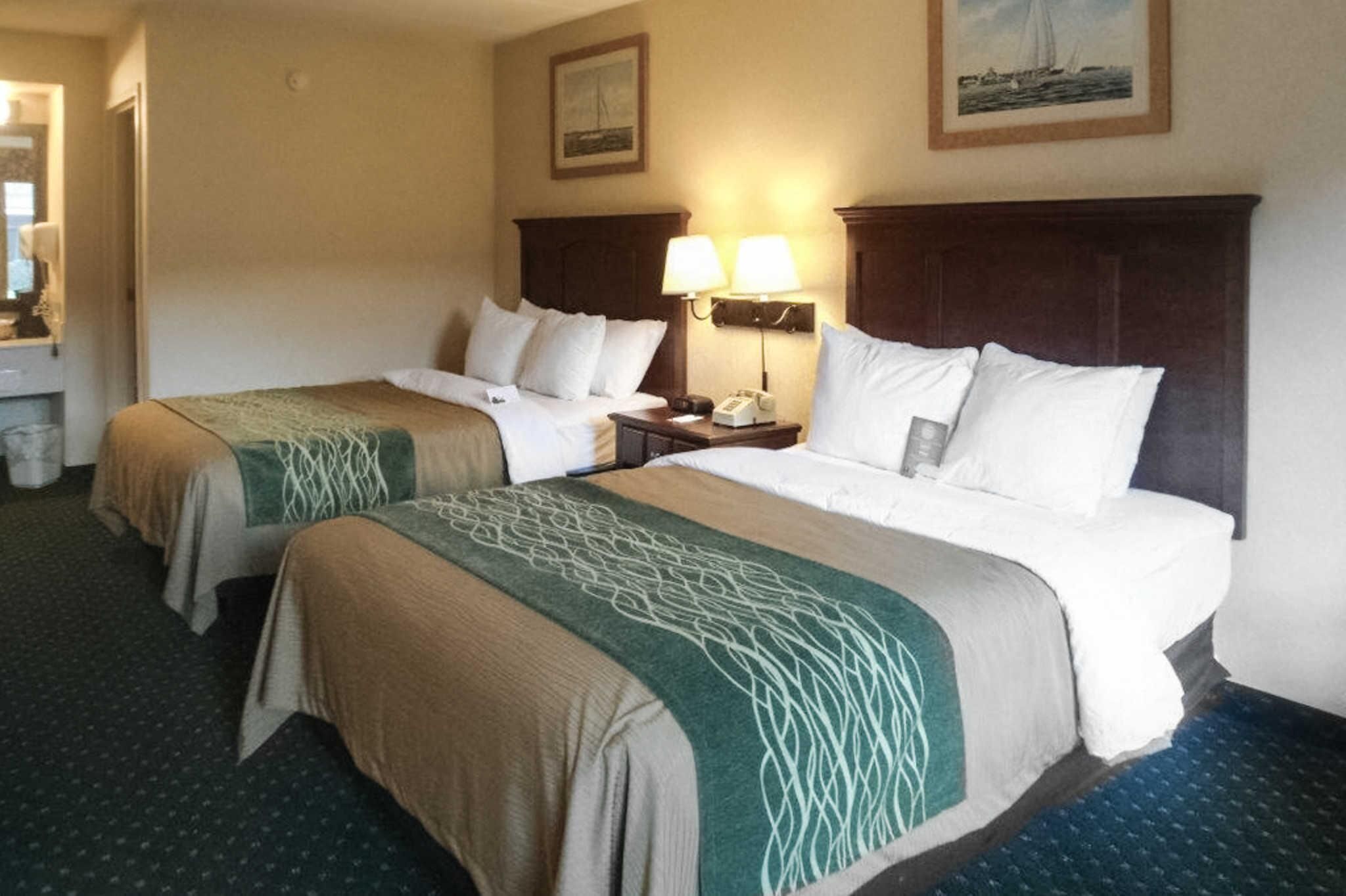 Desk, laptop workspace, free WiFi, bed sheets