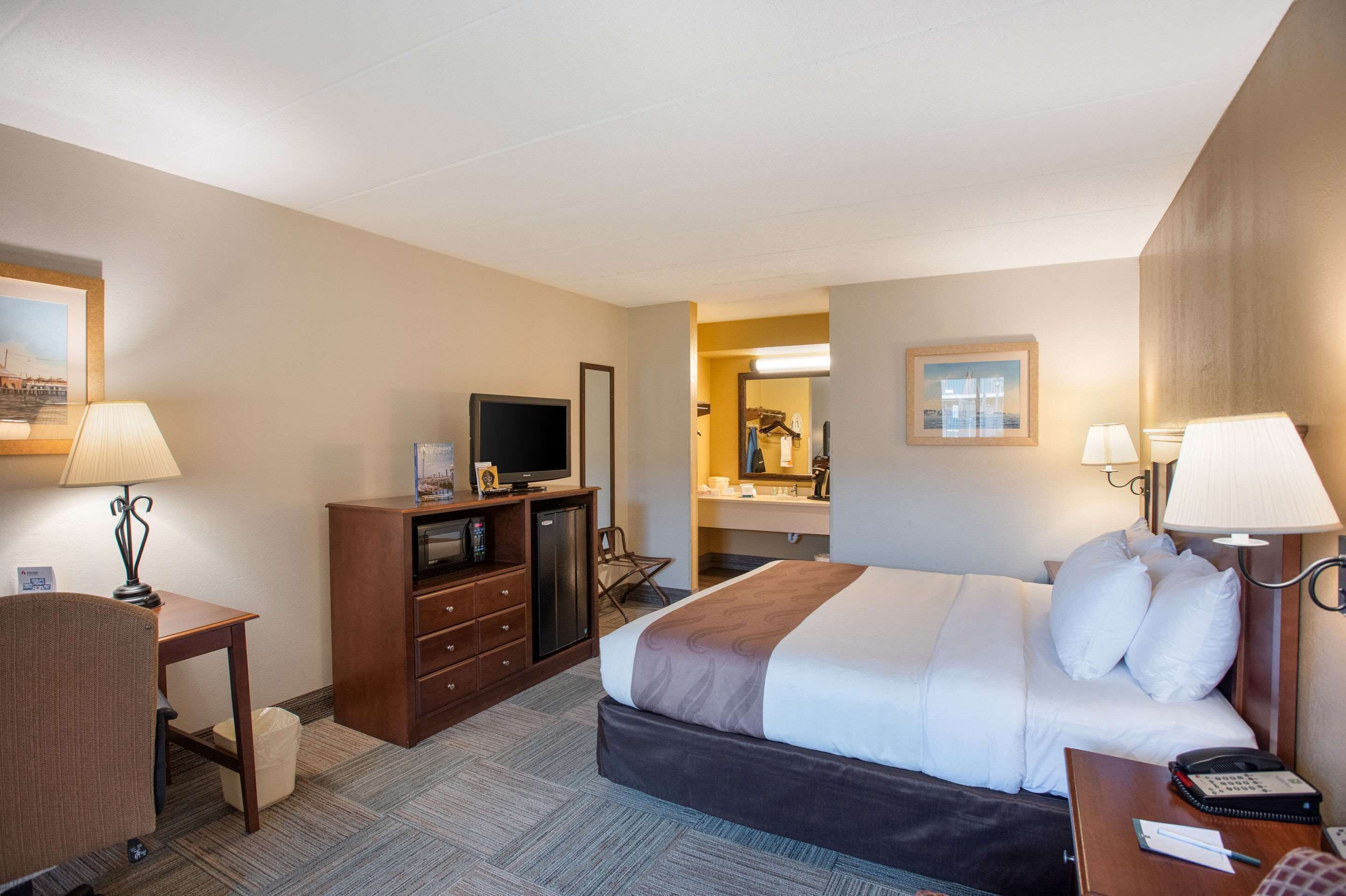 Desk, laptop workspace, free WiFi, bed sheets