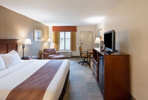 Escritorio, espacio para trabajar con laptop y wifi gratis 