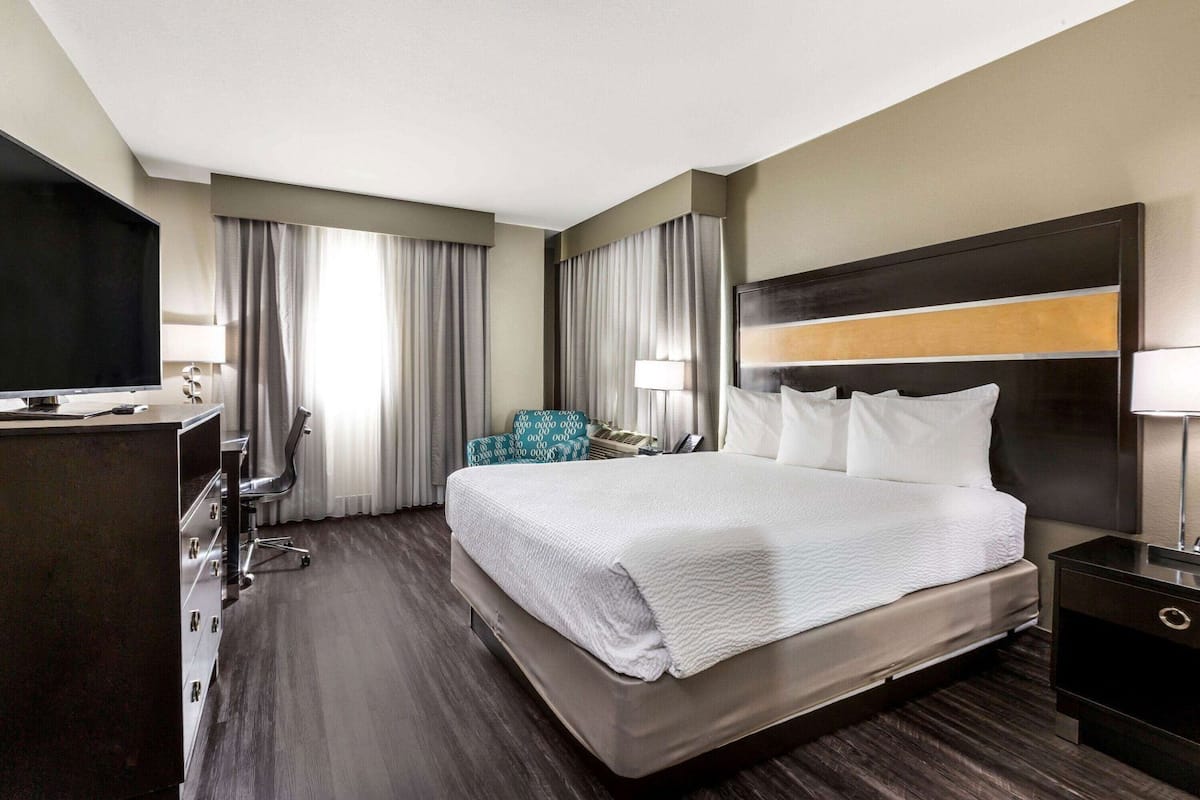Ropa de cama de alta calidad y escritorio
