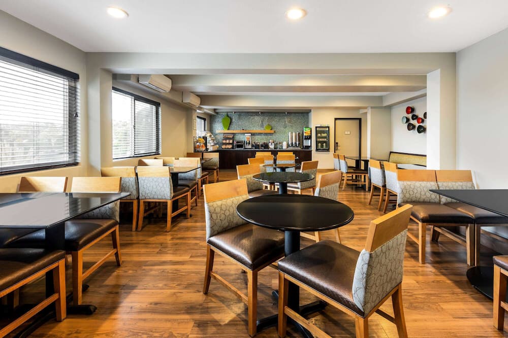 La Quinta Inn & Suites by Wyndham San Diego Mission Bay