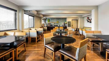 Desayuno bufé gratuito y diario