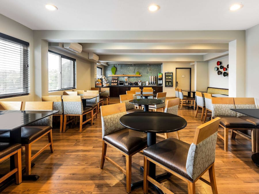 Esmorzar diari d'estil bufet gratuït