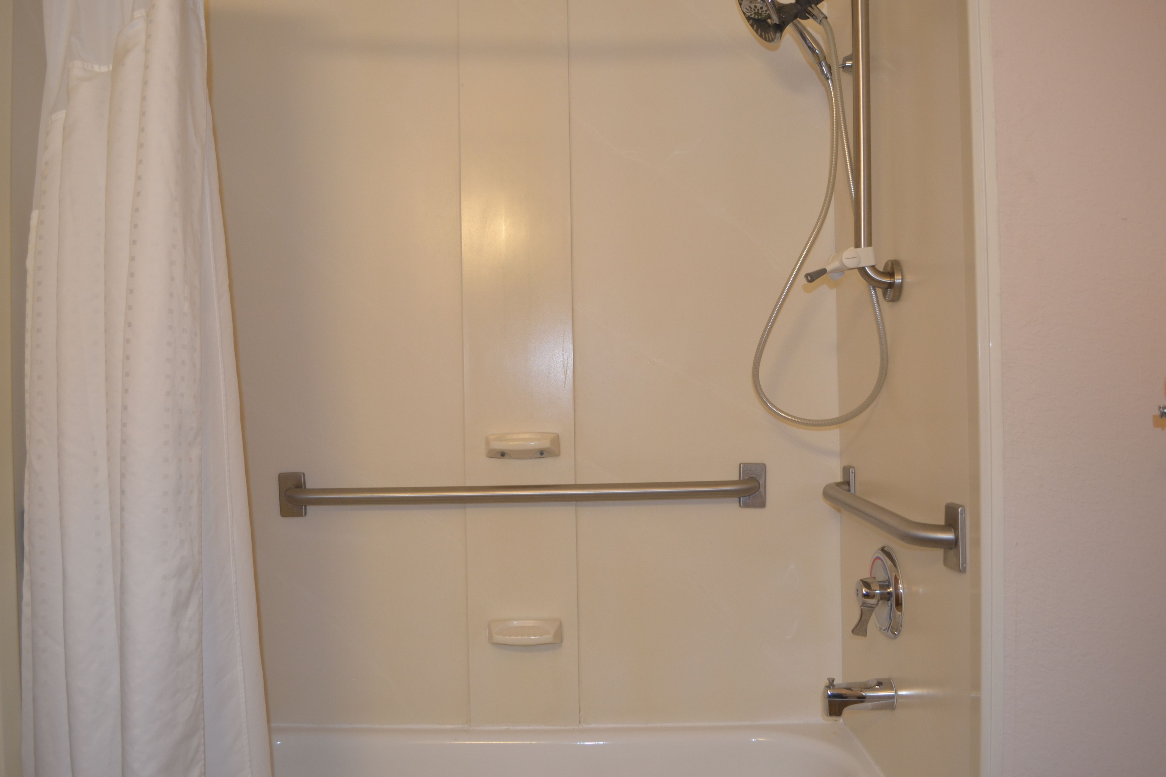 room, 1 king bed, accessible, non smoking | bathroom | combined shower/bathtub, free toiletries, hair dryer, towels