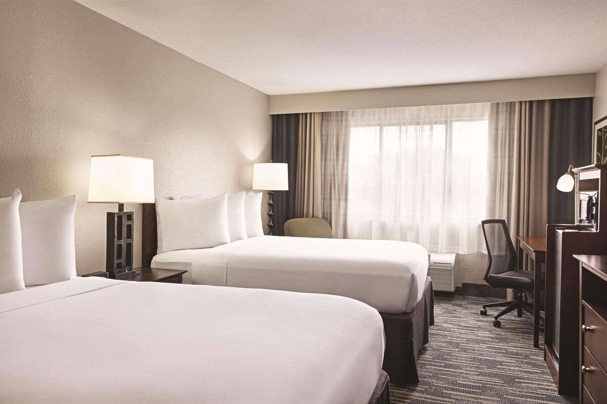 In-room safe, desk, iron/ironing board, rollaway beds (surcharge)