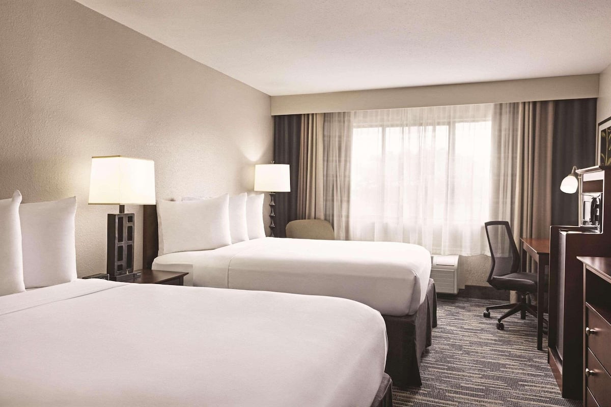 In-room safe, desk, iron/ironing board, rollaway beds (surcharge)