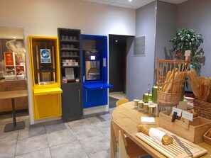 Päivittäinen buffetaamiainen (12.50 EUR per henkilö)