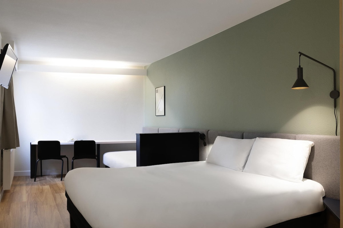 Habitación estándar, varias camas | 1 habitación, ropa de cama de alta calidad y muebles diferentes