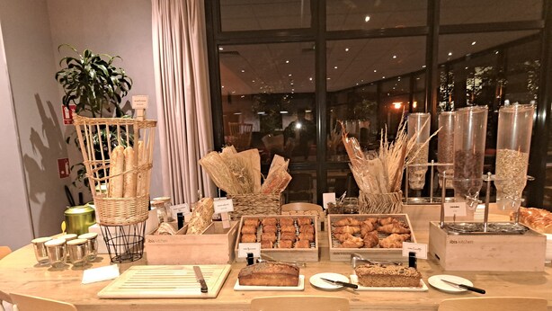 A breakfast buffet with various pastries, bread, and condiments. - ibis Nancy Brabois (Vandœuvre-lès-Nancy)