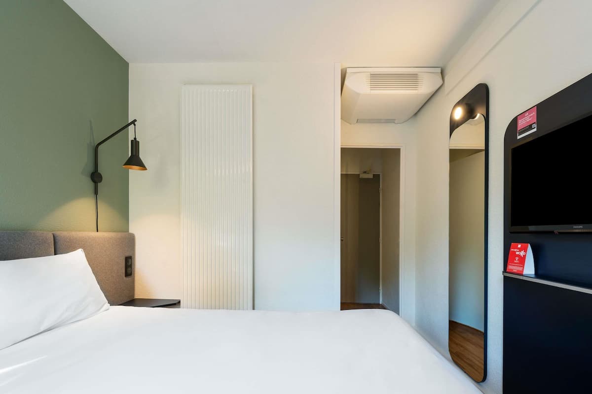 Room, Multiple Beds