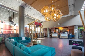 Lobby - Coast Chilliwack Hotel by APA (Chilliwack)