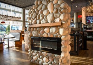 Dinner served - Coast Chilliwack Hotel by APA (Chilliwack)