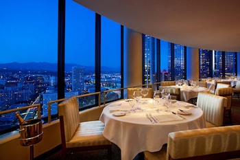 3 restaurants, breakfast, lunch, dinner served; American cuisine at The Westin Bonaventure Hotel and Suites, Los Angeles