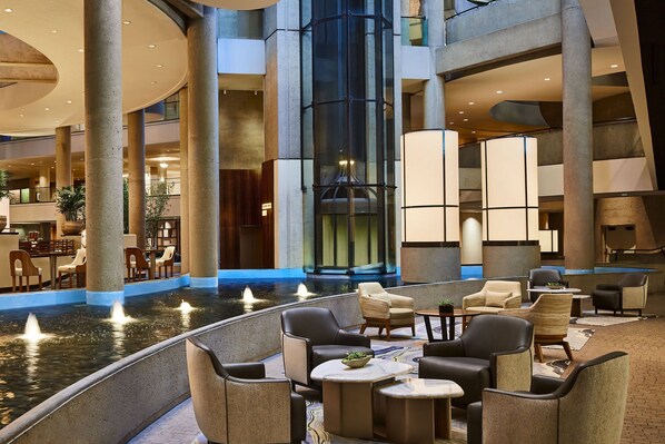 Lobby - The Westin Bonaventure Hotel and Suites, Los Angeles (Los Angeles)