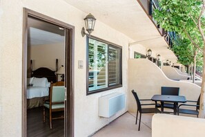 Deluxe Room, 1 Queen Bed, Patio | Terrace/patio - Casa Ojai Inn (Ojai)