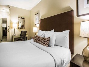 Habitación Deluxe, 1 cama King size | Ropa de cama de alta calidad y escritorio 