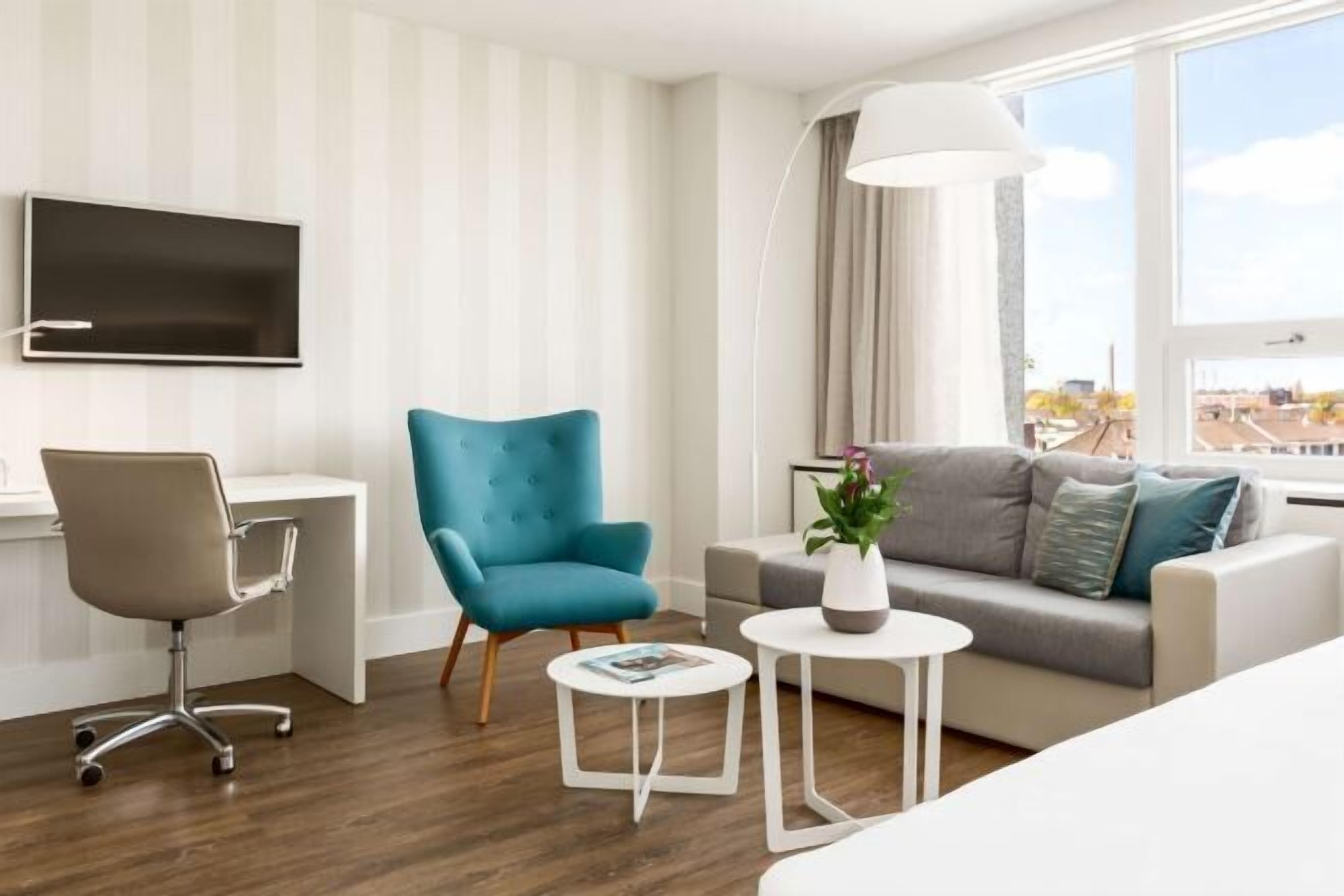 Living area | Flat-screen TV