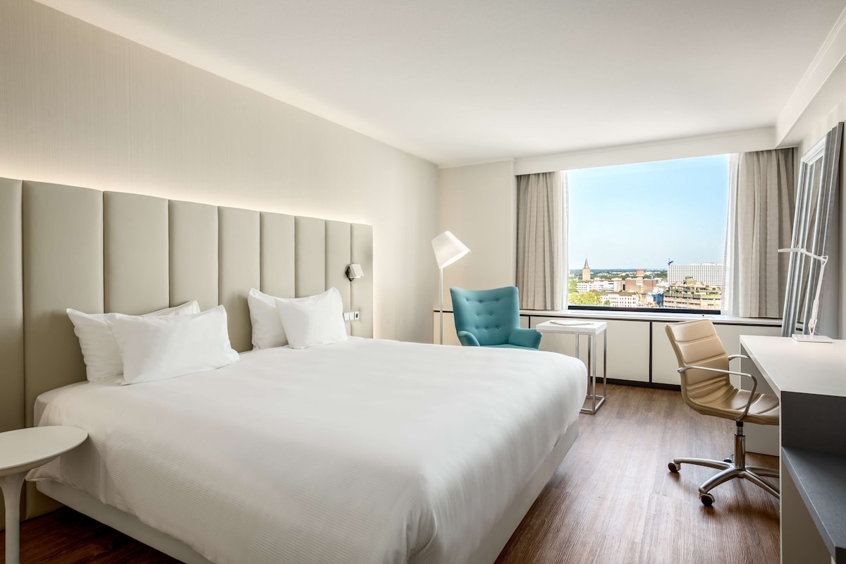 Minibar, in-room safe, desk, soundproofing
