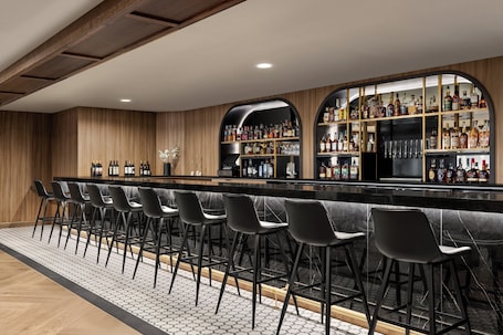 Bar (on property). Crowne Plaza Louisville Airport Expo Ctr by IHG
