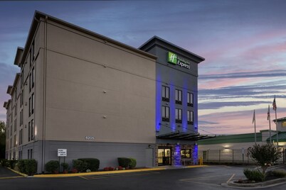 Holiday Inn Express Washington DC - BW Parkway by IHG