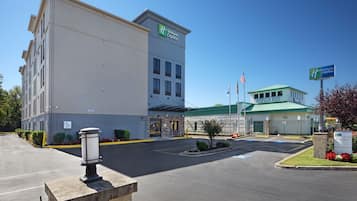 Vista frontal de la propiedad