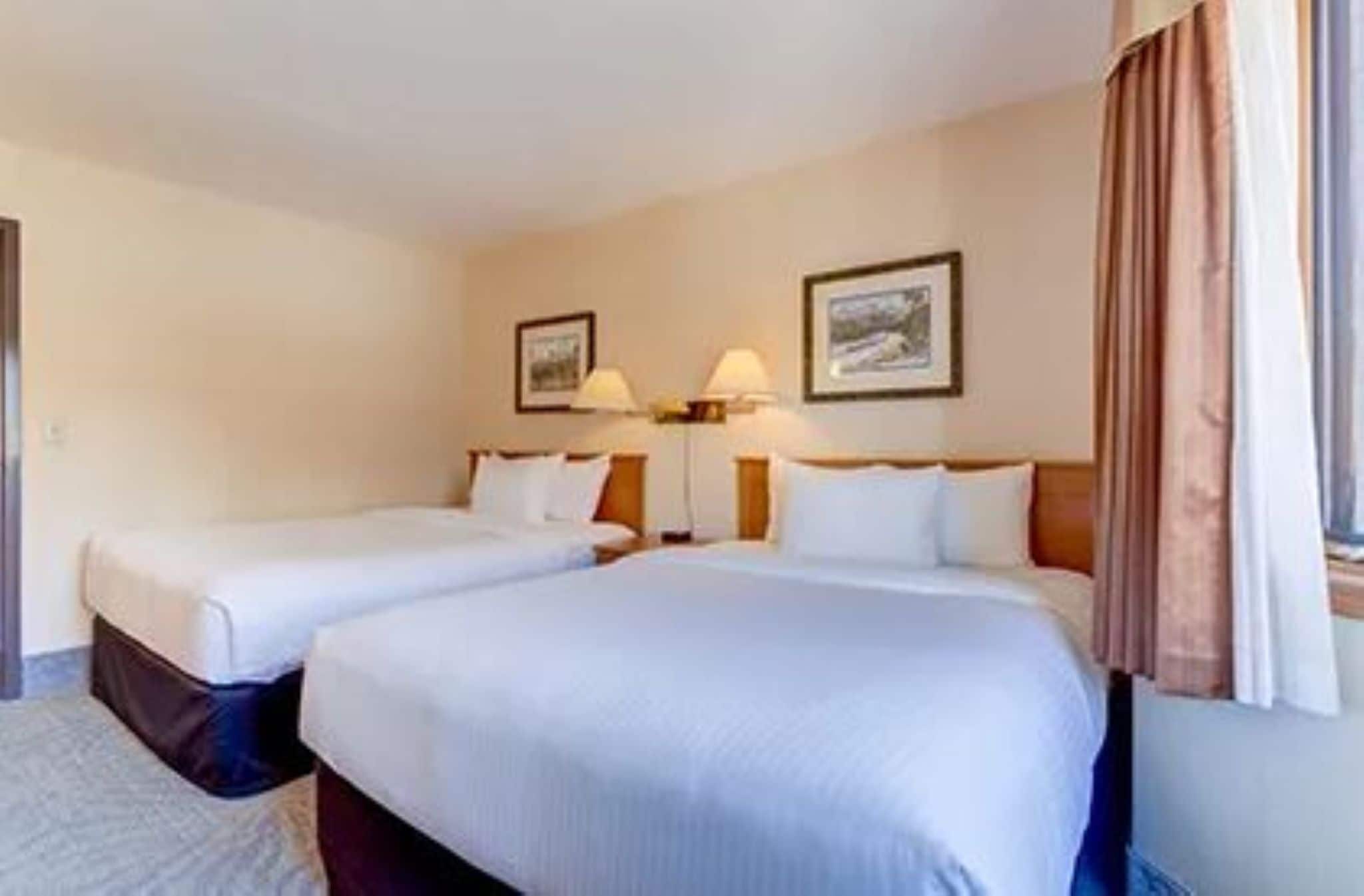 1 bedroom, premium bedding, desk, laptop workspace