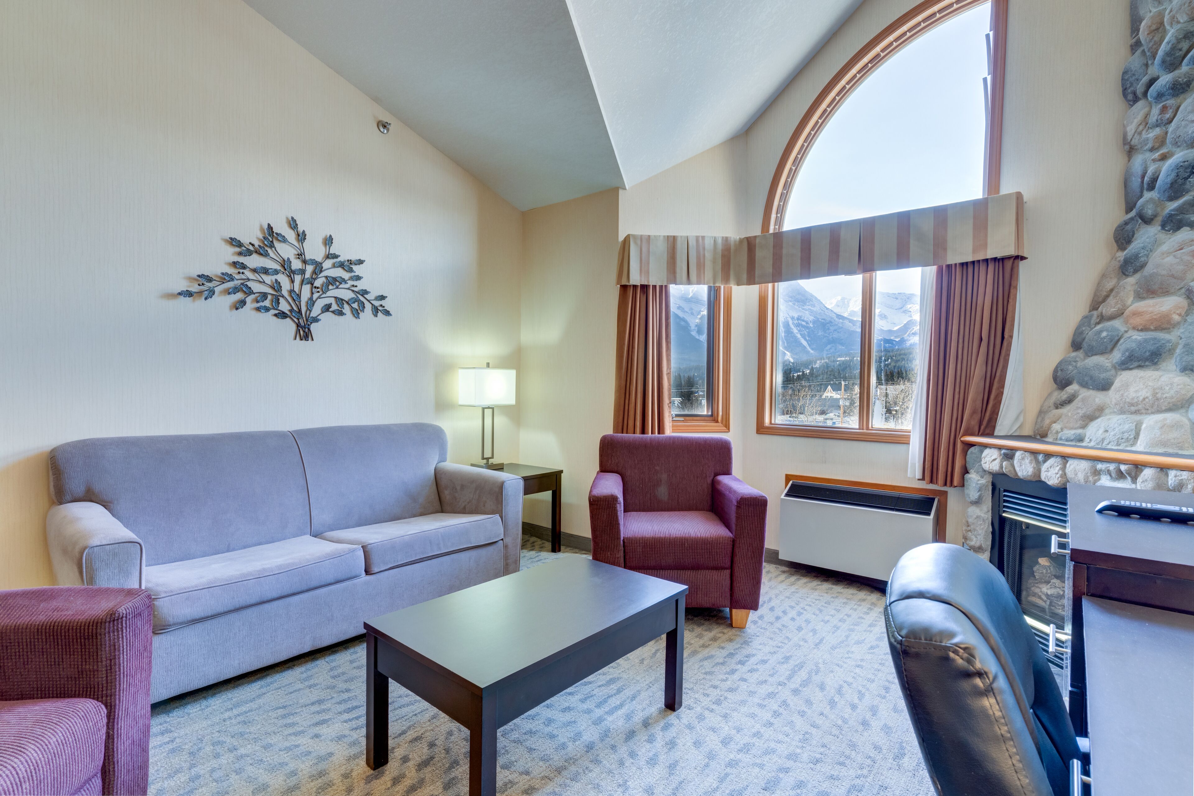 Duplex premium, 1 cama King e sofá-cama | Área de estar | TV LED 43 polegadas com canais a cabo, TV, lareira