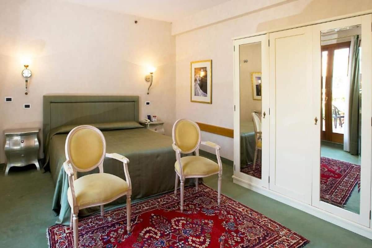 Literie de qualité supérieure, minibar, coffres-forts dans les chambres