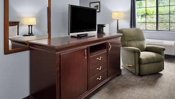 Habitación estándar, 1 cama de matrimonio grande | Escritorio, cortinas opacas, tabla de planchar con plancha